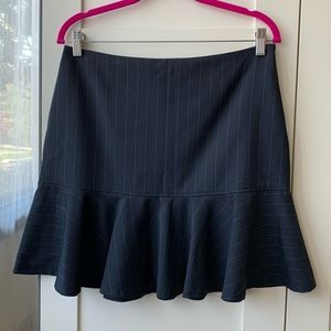 Club Monaco flounce mini Navy pinstripe skirt sz 8